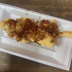 揚げたこ焼なかがわ - ちょっと噛んだやつ。串ごと揚げるタイプ。