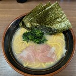 横浜家系ラーメン 大吟豚 - 料理写真:塩ラーメン　¥830