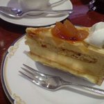 キャトル - ランチセットのケーキはトレイを見て、好きなのを選べます。