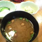 とんかつ あじろ - ランチはライス・味噌汁・新香・小鉢付き