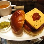 ル・コネスール - スペシャルチーズバーガー