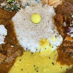 222501336 - 2種類のカレーと豆カレーを味わえます！