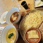 Ramen FeeL - FeeLつけ麺スープダブル、香り豚肉雲呑、海老雲呑