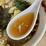 Rairai Ken - しっかりコクがあって、カエシの醤油も濃いめで美味いスープ