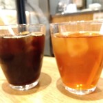 フォレスティカフェ - アイスコーヒーとアイスティー