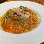 三宅料理店 - ツナとレッドオニオンのマリナーラ