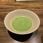 温石 - お薄。お茶碗も秋の意匠で素晴らしかったです。