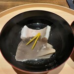 温石 - 白甘鯛と天然平茸のお椀　