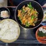 ゆで太郎 - 大もつ炒め定食　960円