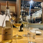 ITALIAN STAND GIGLIO - オレンジワイン(樽の香りが強め)、白ワインスッキリ