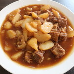 紫金城 - 牛肉炖土豆（쇠고기감자찜）（牛肉とジャガイモ煮込み）※メニュー表記通り
