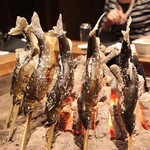 柳家 - 鮎をじっくりと焼いてます　(2013/10)