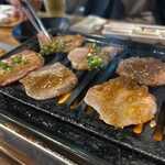 Yakiniku Sakaba Tomo Sankaku - タン焼いたとこ