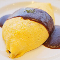 厳選洋食さくらい - オムライス 1650円 のデミグラスソース