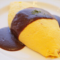 厳選洋食さくらい - オムライス 1650円 のデミグラスソース