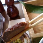 蕎麦処 くに作 - 鴨の厚さ。五枚入ってました。