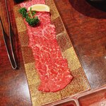 焼き肉 ホルモン まる金 - 牛ロースです