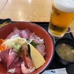 炭火活烹三是 - 大海鮮丼（1100円）・生ビール大