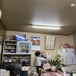 ごはんばー - とりあえず生ビールとママさんに告げると生ビールを注いでくれています