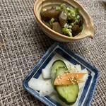 ごはんばー - お新香とごぼうとこんにゃくも牛すじの煮物