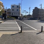 覚王山 吉芋 - 吉芋の前の横断歩道。