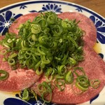 キンキン麦酒とプリっと小腸 近江牛畜産あさひ - 