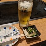 月の島 - 生ビール500円、お通し300円