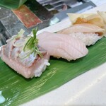 立食い寿司 根室花まる 東京ミッドタウン八重洲店 - 右から帆立の白子　あぶらかれい　網走にしん