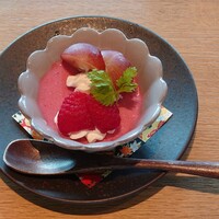 十十六 - 季節の甘味 [ベリーのムース] (990円)