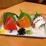 稚内海鮮と地鶏の個室居酒屋 旬蔵 - 朝どれ鮮魚のお造り3点盛り合わせ