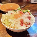 Ra-Men Doukutsuya - キャベチャー、生唐辛子、生卵をオンザライス