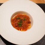 Ginza Ooishi - 浅草かいかろう麺に生のソーセージ、トマトベースに、香味野菜
