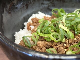 石臼玄麦自家製らーめん 丸竈 - ひき肉ご飯