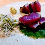 寿司割烹酒場 ゐまる - カツオ藁焼き刺身
