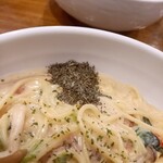 ゆであげスパゲティ パスタ - 無料トッピング バジル