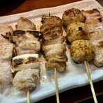 Hachijuu En Yakitori Semmon No Bunaga - 「おまかせ5本盛り」499円也。税込。