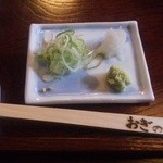 おぎのや - 薬味、左下はそばの実です。