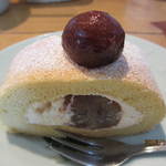水庵 - 自家製栗がたっぷりはいったロールケーキ
