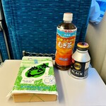 駅弁屋 祭 - 氏家かきめし (厚岸駅前氏家待合所) 1250円、ミネラル麦茶 160円、タリーズ ブラック缶 160円
            2023年10月30日