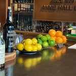 ANNIE HALL BAR - 内部