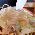 新ちゃん - かたい焼そば　酢投入！