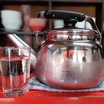 新ちゃん - やかんの冷たい水