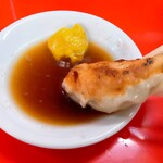 新ちゃん - ぎょうざ　からし酢醤油