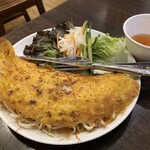 ベトナム料理酒場シクロ - バイン・セオ1100円、ベトナムのお好み焼き、オムもやしと言った方が分かりやすいだろうか…巨大だがペロッと食べれる。