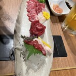 もつ鍋 一藤 博多店 - 極上霜降り馬刺し