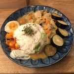 CLOVE - ラム肉仕立てのオニオンカレー＋茄子炒め