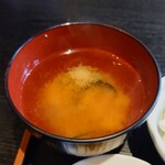 富城屋 - 熱々で提供されるお味噌汁が嬉しい。