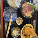 食事処 たらふく - 料理写真:ブリ刺し＋アジフライ定食1100円