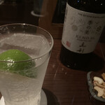 モモタ バー - 季の美　毛利ラベルはお弟子さんにしか流通させてないモデル。ジントニックをいただく。好みではないけど健康的なボタニカルの香り。京都人は好きそ❣️