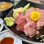 Washoku Dokoro Sakura - マグロ丼(上)@1,280円  生本マグロの赤身と中トロのコンビ。生であることを謳い文句にしてるだけあってそこいらのとは違うかな。ご飯は酢飯。フツーに美味しい！